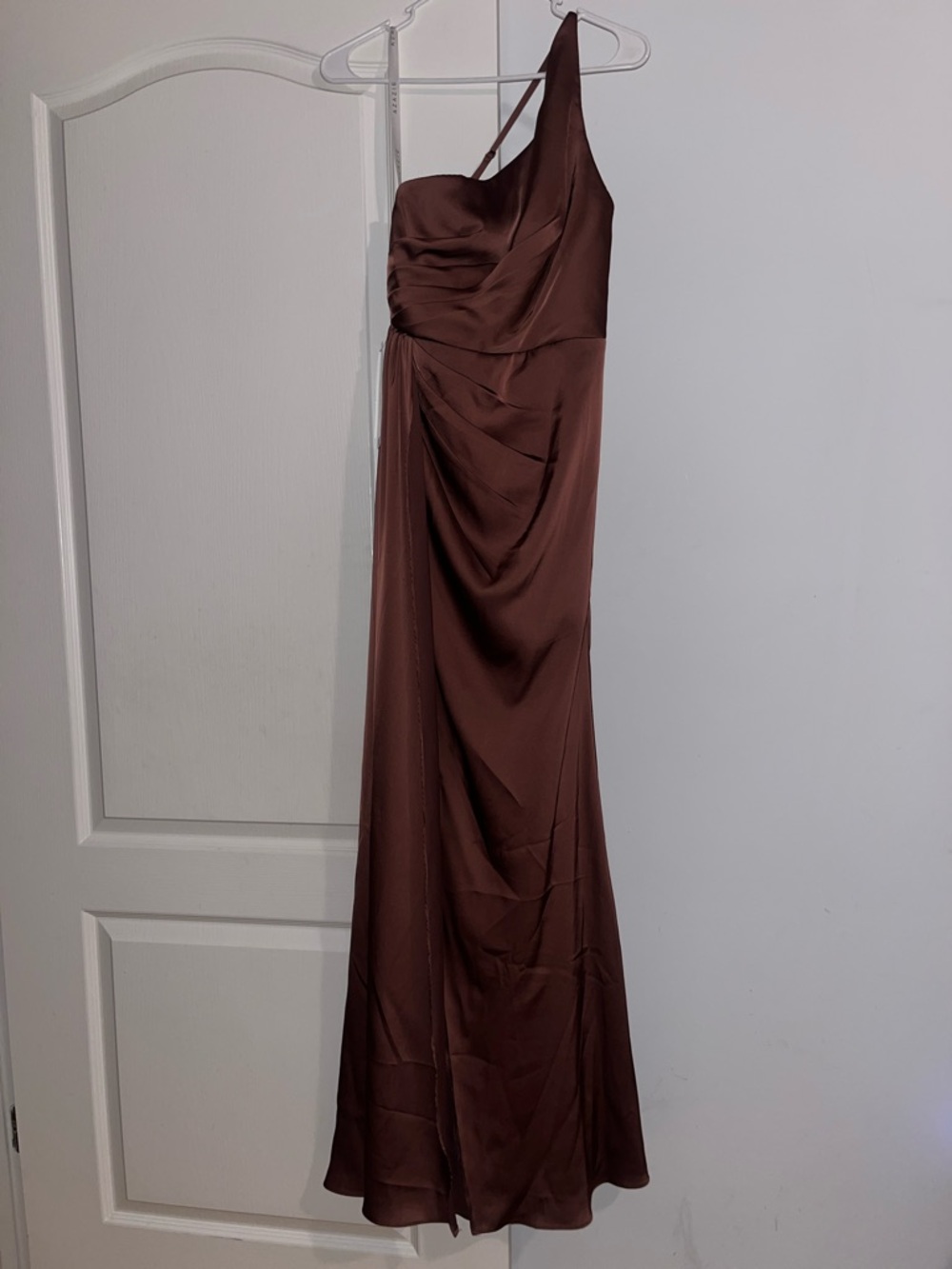 NEW WITH TAGS Azazie Mika Espresso Brown Dress Size 4 Stretch Satin NWT - Picture 2 of 5